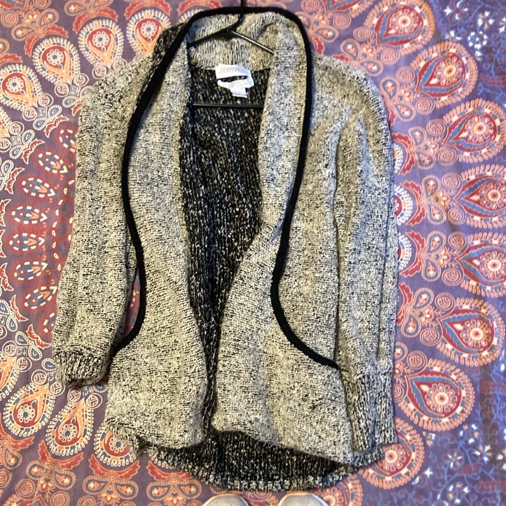 Chic Open-Front Cardigan in Black and White